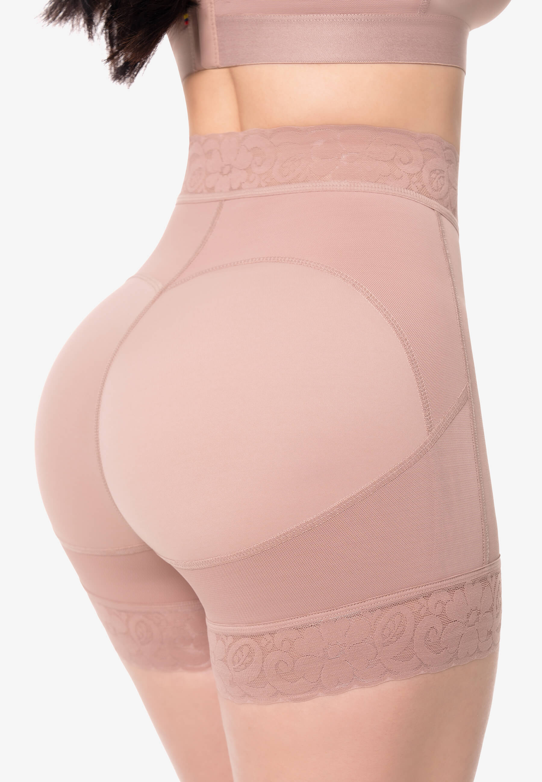 Curvia Short Emma cachetero costillero con realce Cocoa